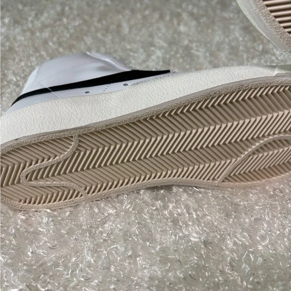 Nike White and Black Blazer Mid. ‘77 Vintage. - Picture 6 of 6